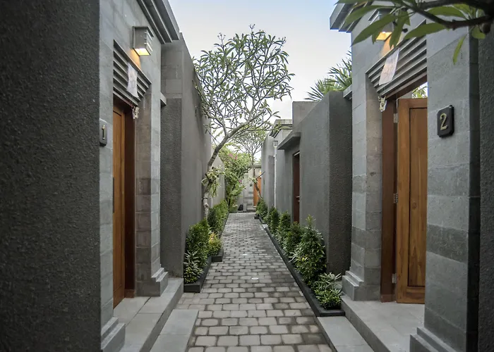 Sandi Agung Villa Bidadari Seminyak 